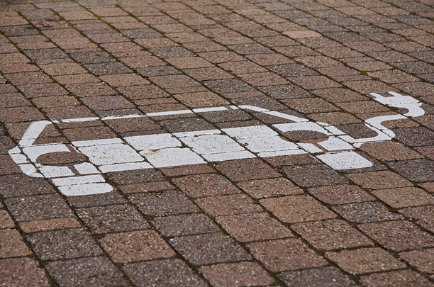 Ajankohtaista 20 Sähköautojen latauspiste