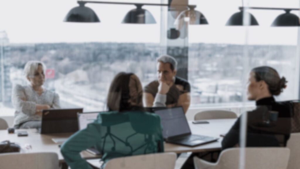 Asiakkaamme kertovat: “Palvelut helpottavat arkeamme merkittävästi” – Lahti Energian vastuullisuuden projektipäällikkö Laura Korhonen ja hankintapäällikkö Marko Kosonen 1 1762419806679